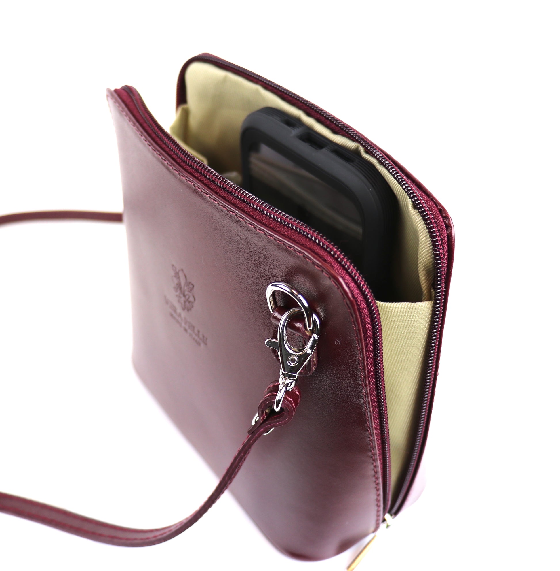 Side view of a Burgundy Small Handmade Leather Crossbody Bag featuring a smooth leather finish, detachable strap, and silver-tone hardware.

Side view of a Burgundy Small Handmade Leather Crossbody Bag featuring a smooth leather finish, detachable strap, and silver-tone hardware.

