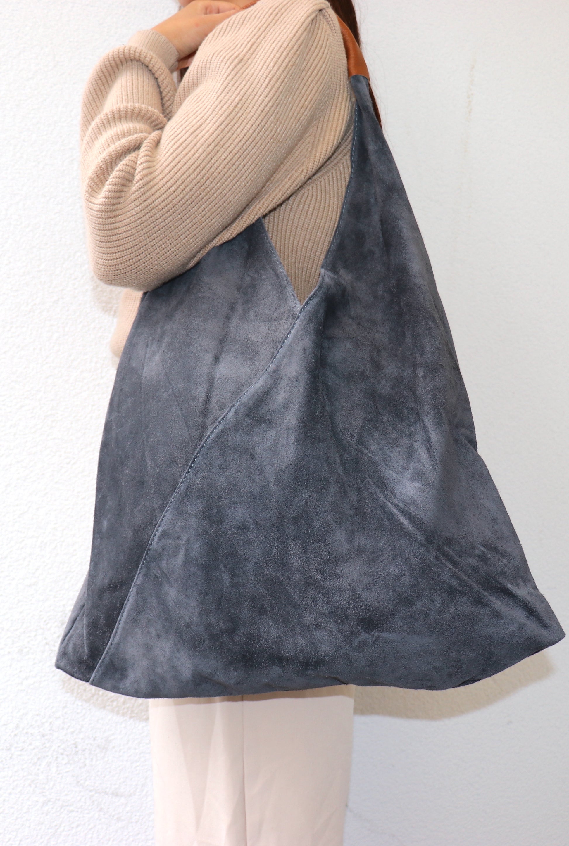  Model wearing the Dark Grey Samantha Tote.